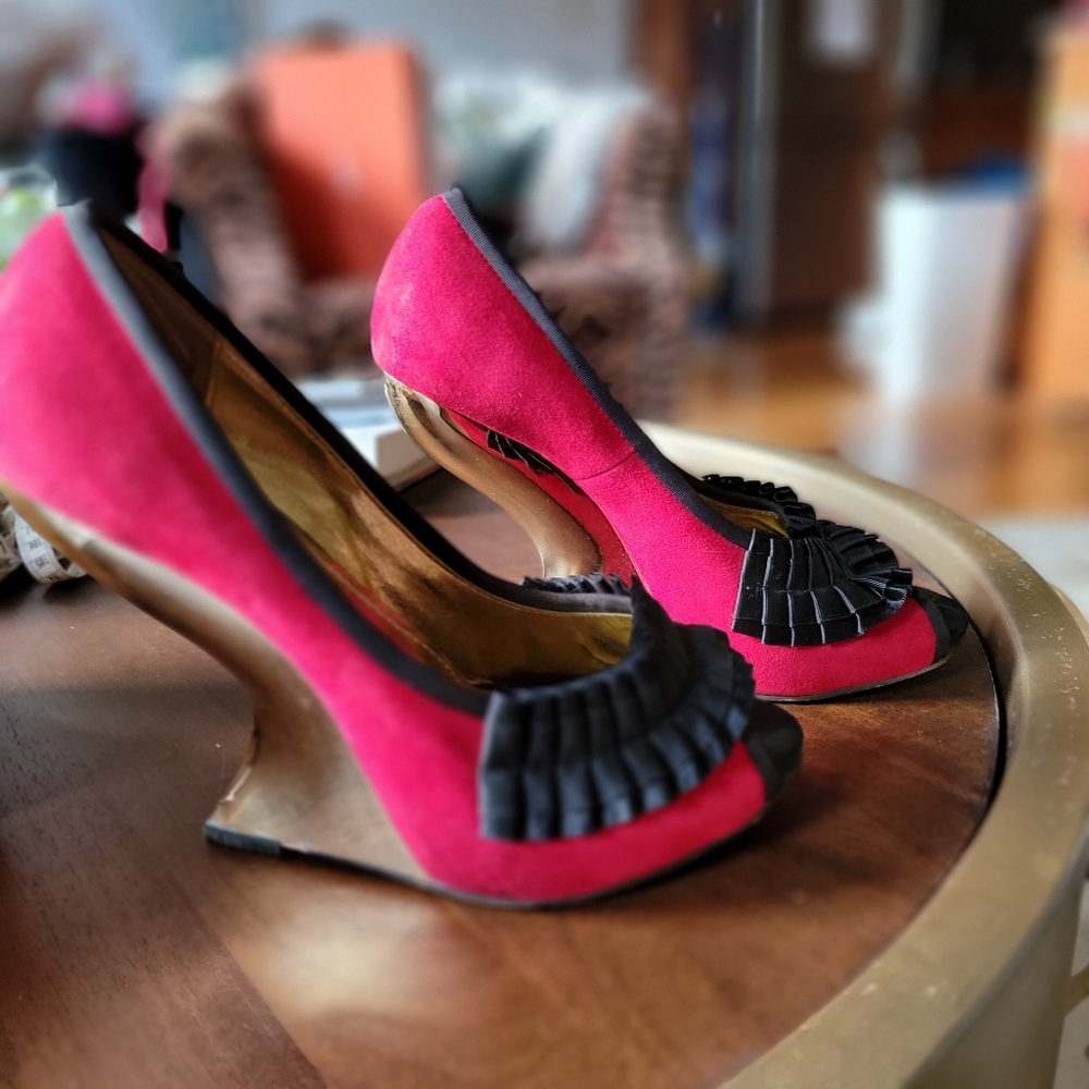Red & Gold Aussie Designer Wedge Pump Heels - Picture 3 of 7